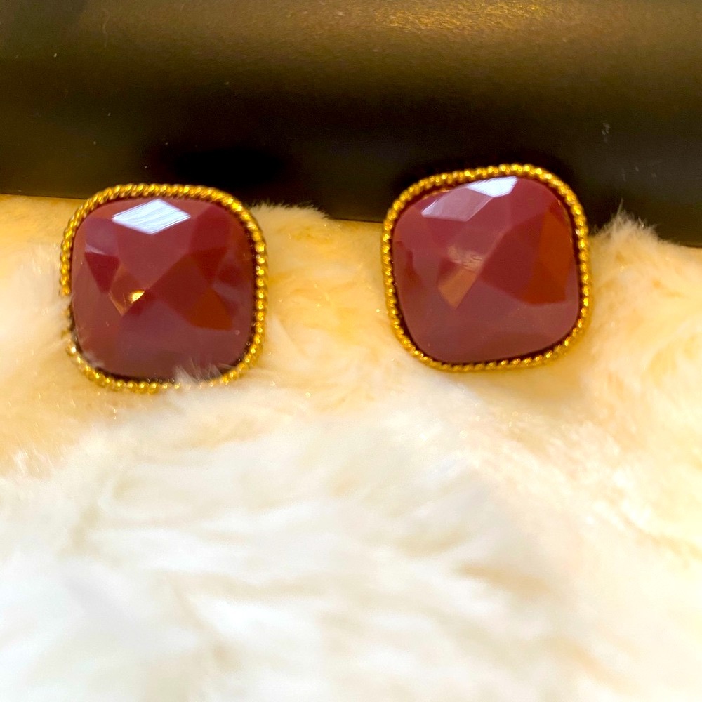 $9🔥 🆕 Burgandy Earrings !!!